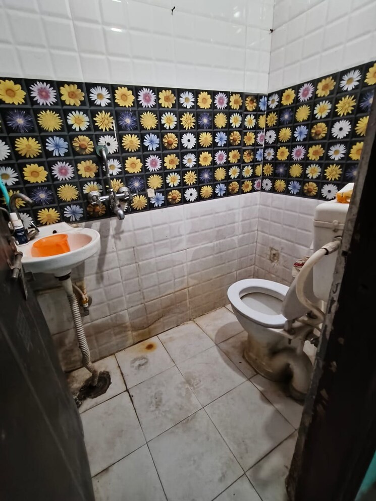Bathroom, vaishali sector 3 1 Bedroom 480 Sq.Ft. Builder Floor In Vaishali Sector 3 Ghaziabad 9261039