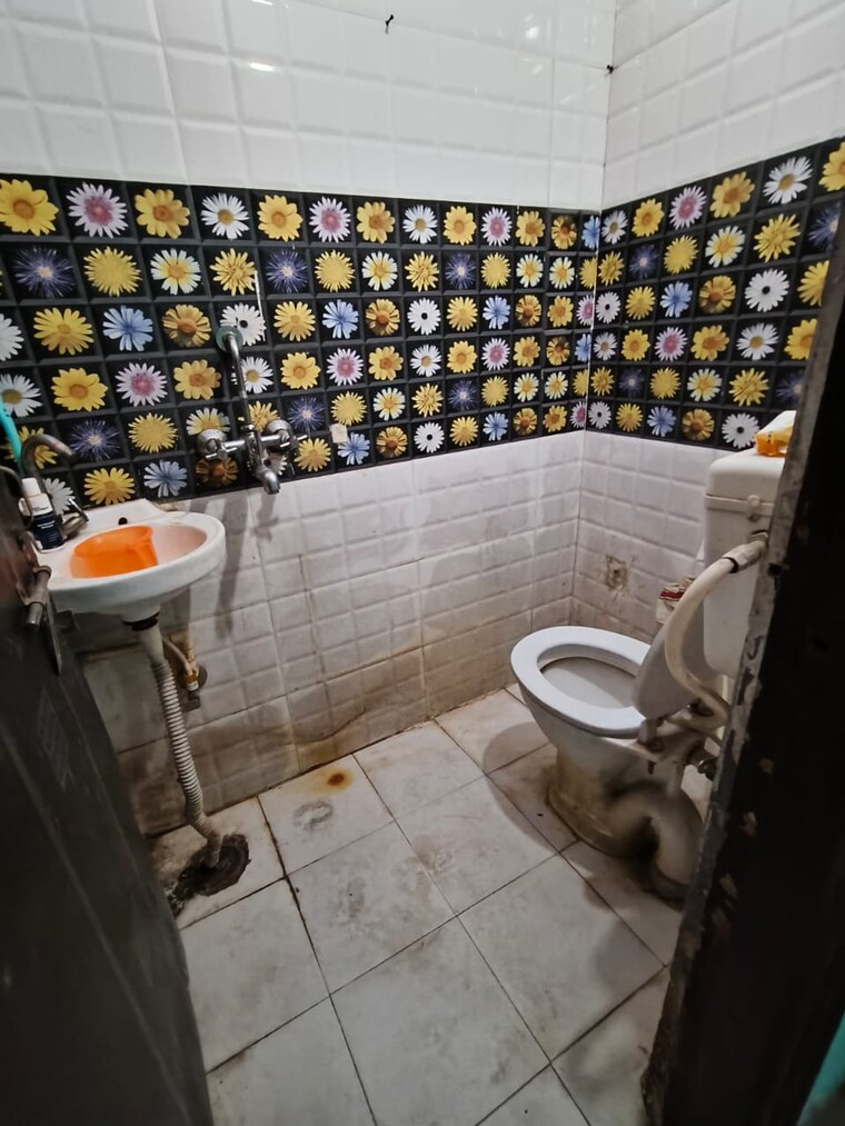 Bathroom, vaishali sector 3 1 Bedroom 480 Sq.Ft. Builder Floor In Vaishali Sector 3 Ghaziabad 9261039