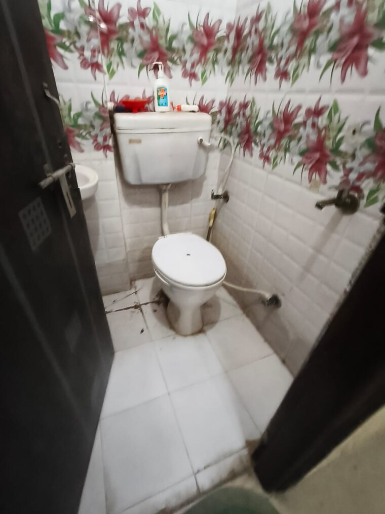 Bathroom, vaishali sector 3 1 Bedroom 480 Sq.Ft. Builder Floor In Vaishali Sector 3 Ghaziabad 9261039