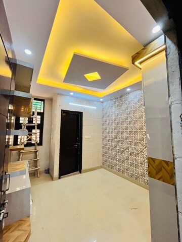 Team Area in 3 BHK Builder Floor at Uttam Nagar – for Sale