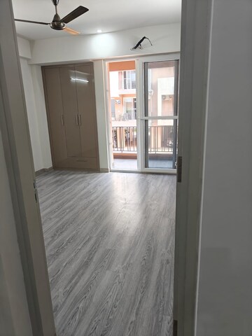 Room in 3 BHK Apartment at Mona Greens, Ghazipur – for Rent