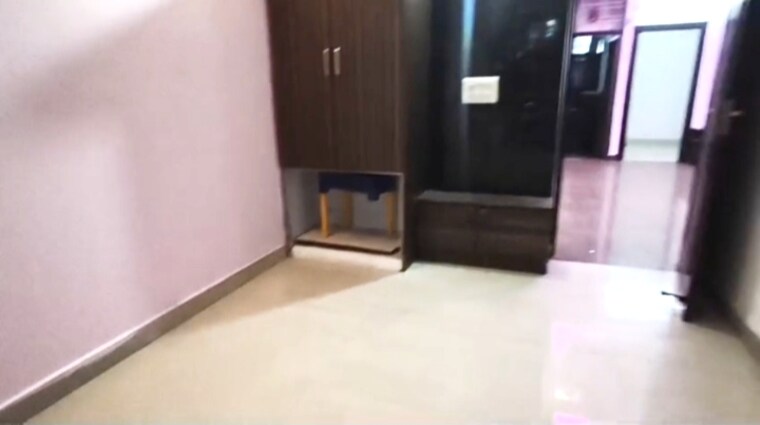 Room, vaishali sector 6 3 Bedroom 1180 Sq.Ft. Builder Floor In Vaishali Sector 6 Ghaziabad 9261075