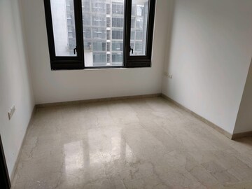 Room in 2 BHK Apartment at Lodha The Park, Worli – for Rent