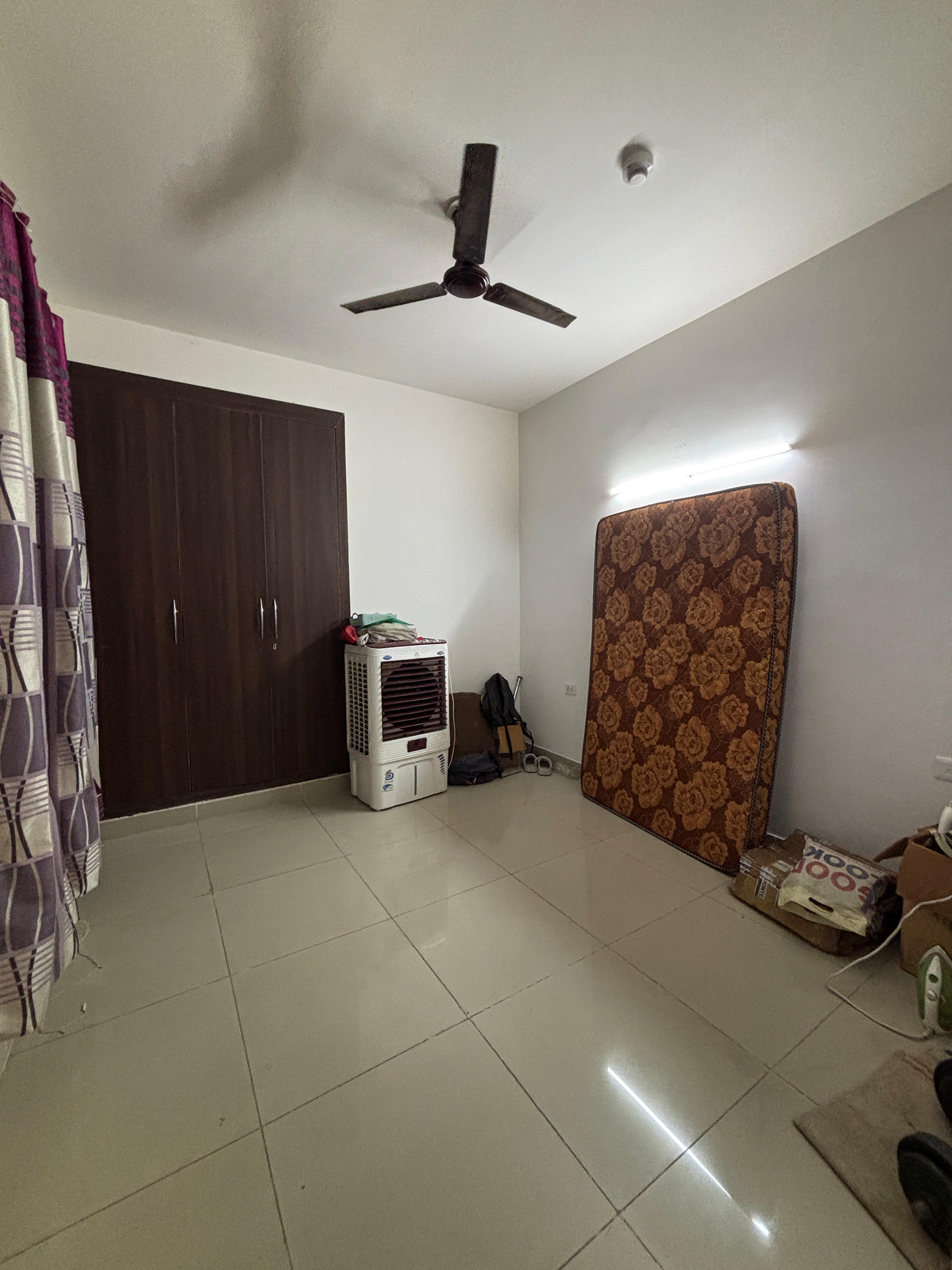 3.5 BHK + Pooja Room,Servant Room Apartment For Rent in 3C Lotus Boulevard
