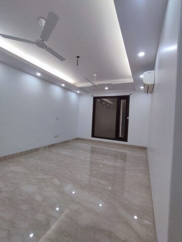 Room in 4 BHK Builder Floor at Geetanjali Enclave – for Sale