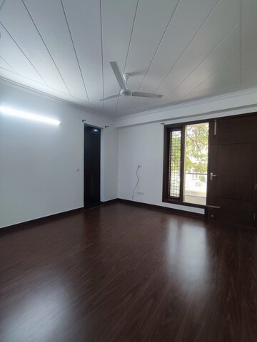 Room in 4 BHK Builder Floor at Geetanjali Enclave – for Sale
