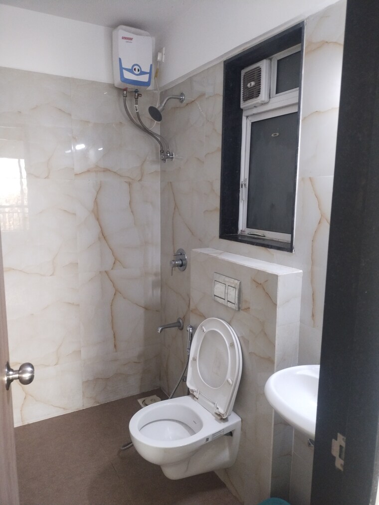 Bathroom, ghatkopar east 1.5 Bedroom 518 Sq.Ft. Apartment In Ghatkopar East Mumbai 9261112