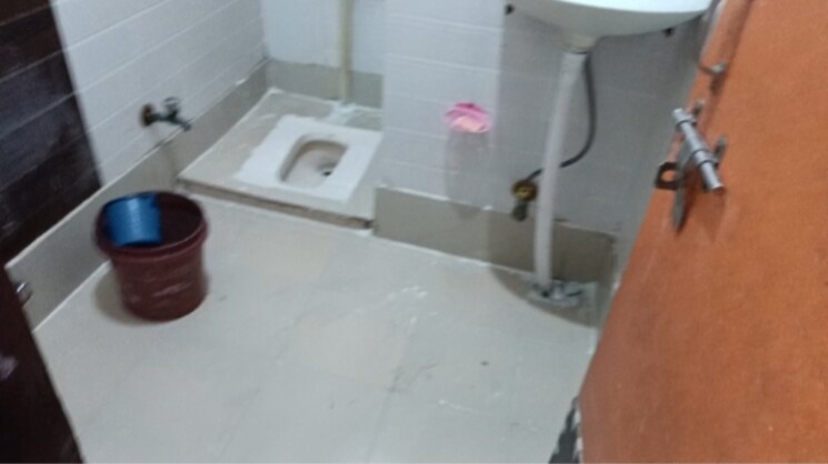 Bathroom, vaishali sector 3 1 Bedroom 350 Sq.Ft. Builder Floor In Vaishali Sector 3 Ghaziabad 9261135