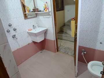 Bathroom in 1 BHK Independent House at Indira Nagar – for Rent