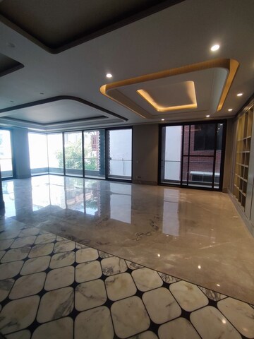 Parking in 4 BHK Builder Floor at Geetanjali Enclave – for Sale