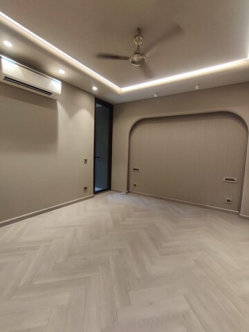 Room in 4 BHK Builder Floor at Geetanjali Enclave – for Sale