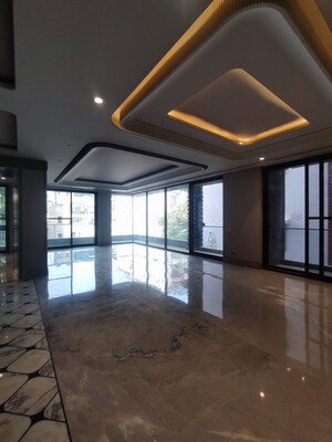 Room in 4 BHK Builder Floor at Geetanjali Enclave – for Sale