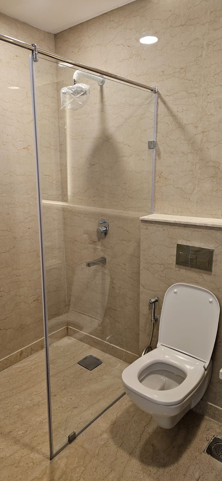 2 BHK + Pooja Room 1050 Sq.Ft. Builder Floor in Unitech South City II