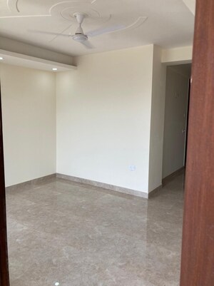 Room in 2 BHK Builder Floor at Unitech South City II, Sector 50 – for Rent