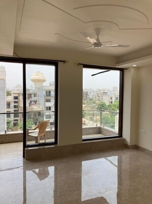 Room in 2 BHK Builder Floor at Unitech South City II, Sector 50 – for Rent