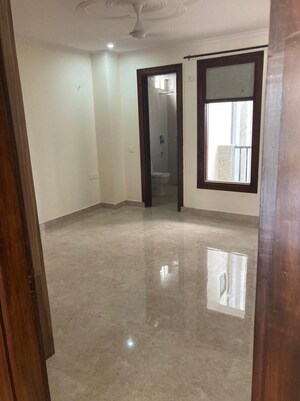 Room in 2 BHK Builder Floor at Unitech South City II, Sector 50 – for Rent