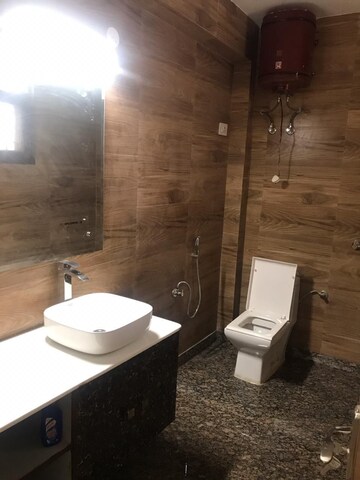 Bathroom in 2 BHK Builder Floor at Ardee City, Sector 52 – for Rent