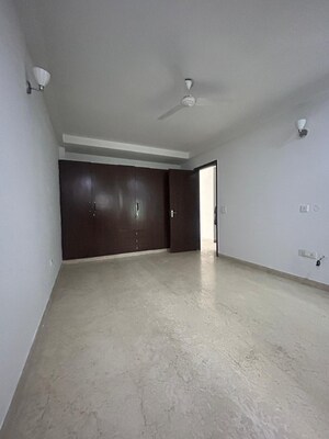 Room in 3 BHK Builder Floor at Saket – for Rent