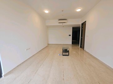 Room in 2 BHK Apartment at Lodha The Park, Worli – for Rent