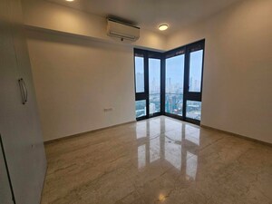 Room in 2 BHK Apartment at Lodha The Park, Worli – for Rent