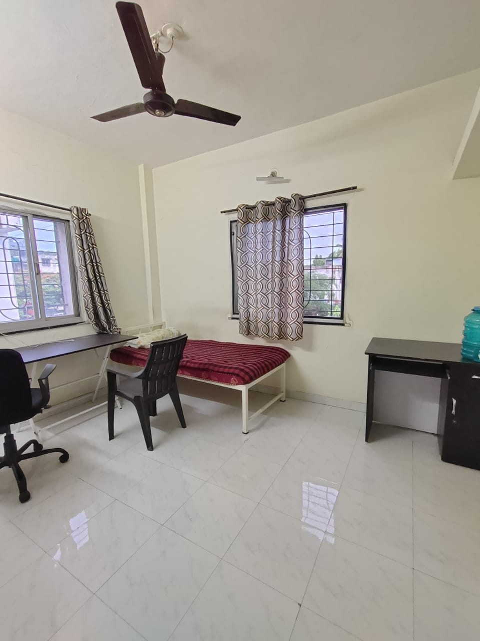 2 BHK Apartment For Rent in Shantiban CHS