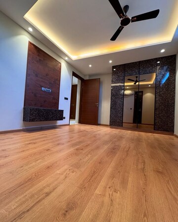 Room in 4 BHK Builder Floor at Sector 85 – for Sale