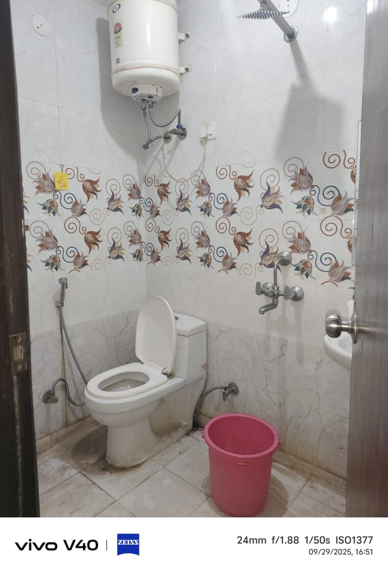 Bathroom, madangir 1 Bedroom 450 Sq.Ft. Apartment In Madangir Delhi 9261256