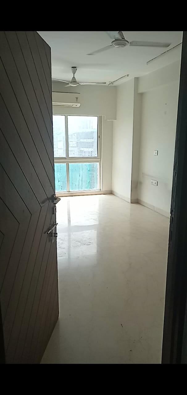 1.5 BHK + Extra Room Apartment For Rent in Omkar Vive