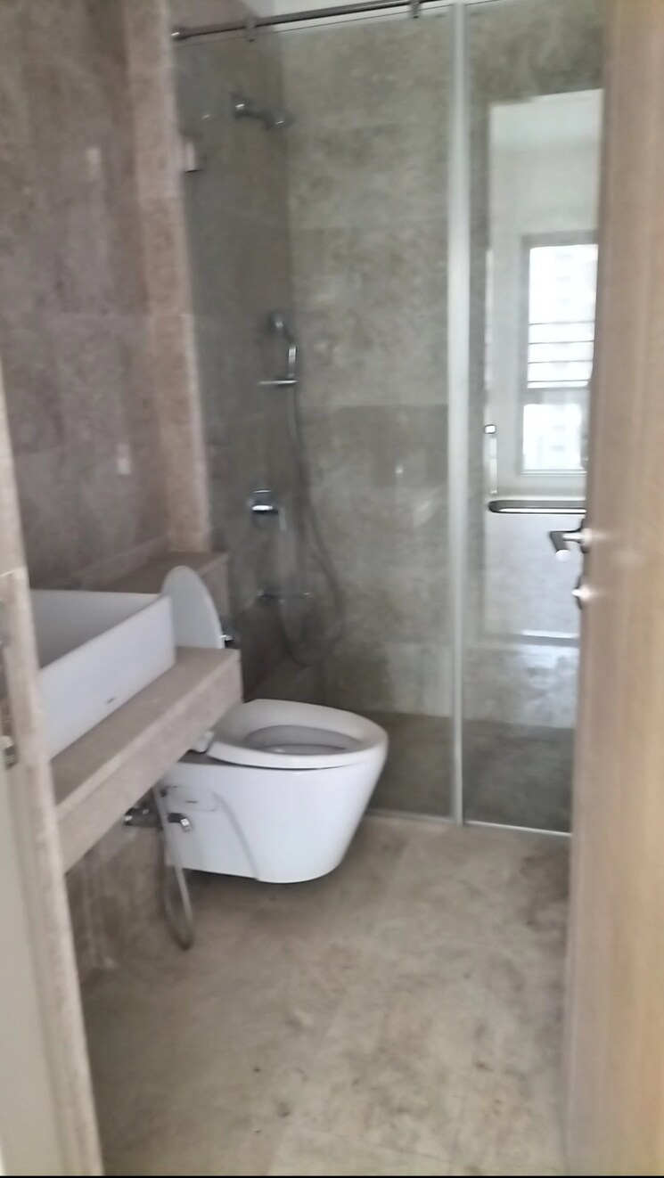Bathroom, hiranandani-regent-hill 1 Bedroom 379 Sq.Ft. Apartment In Powai Mumbai 9261291
