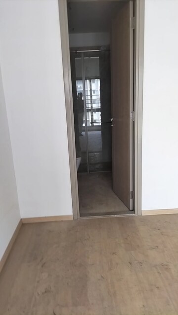 Room in 1 BHK Apartment at Hiranandani Regent Hill, Powai – for Rent