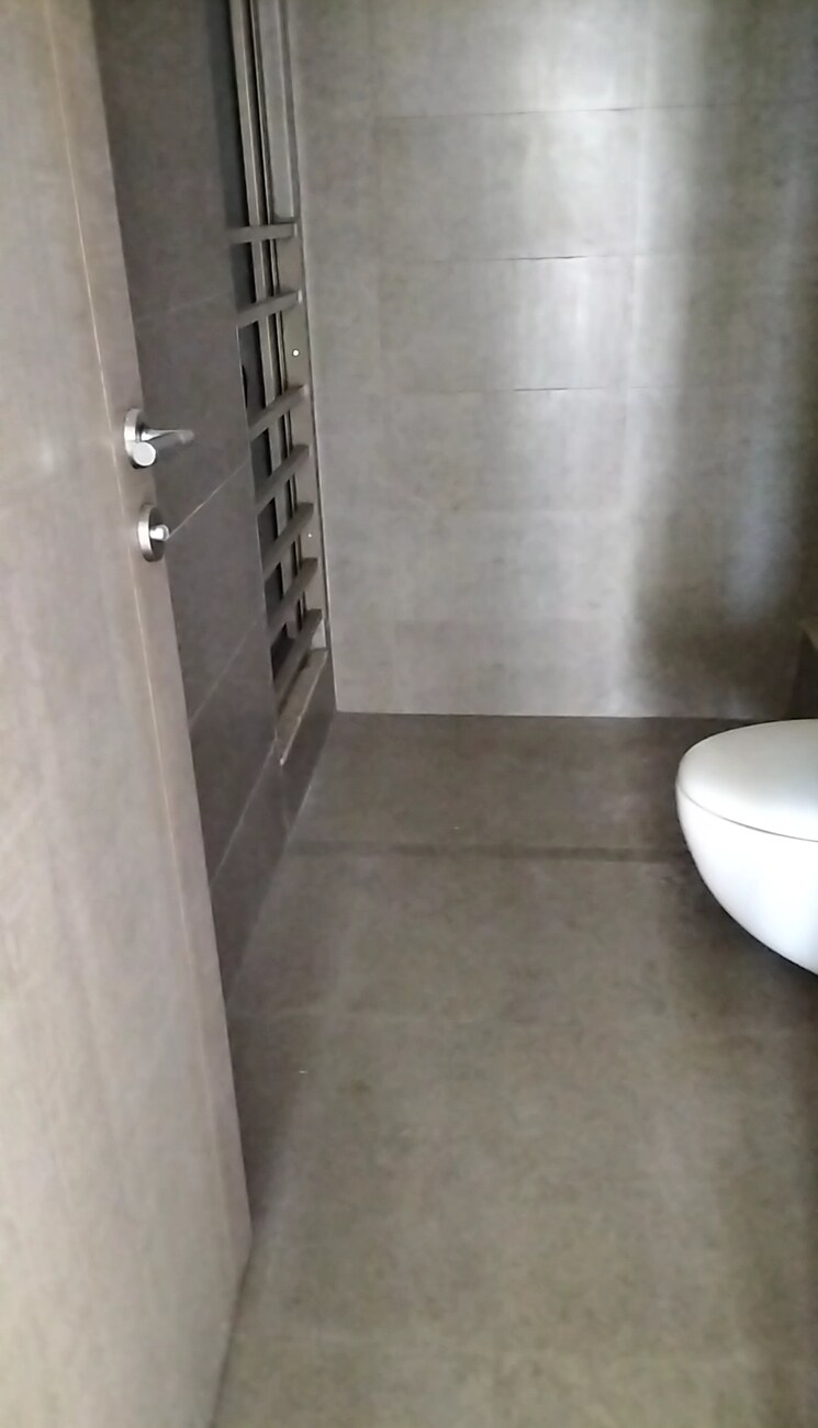 Bathroom, hiranandani-regent-hill 1 Bedroom 379 Sq.Ft. Apartment In Powai Mumbai 9261291