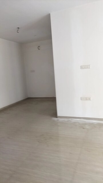 Room in 1 BHK Apartment at Hiranandani Regent Hill, Powai – for Rent