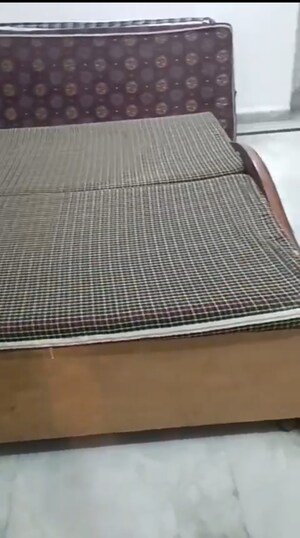 Swimming Pool in 1.5 BHK Independent House at Sector 52 – for Rent