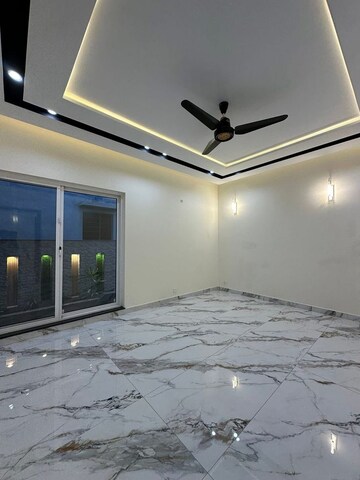 Room in 4 BHK Builder Floor at Sector 88 – for Sale