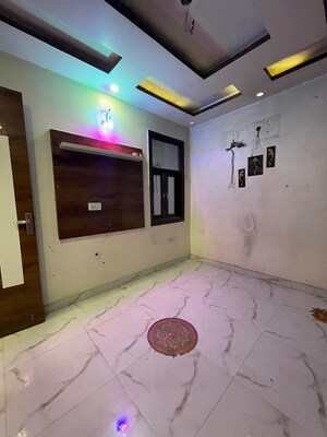 Room in 3 BHK Apartment at Sector 6 Dwarka – for Rent