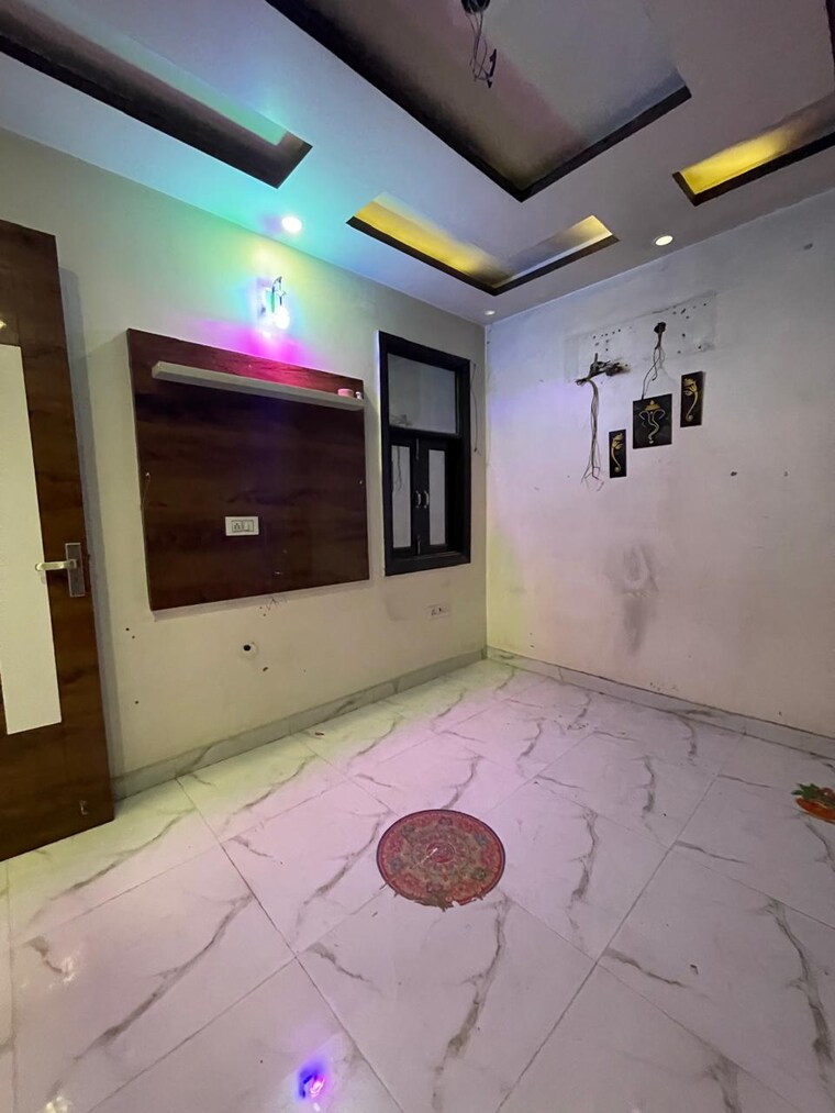 Room, sector 6 dwarka 3 Bedroom 1500 Sq.Ft. Apartment In Sector 6 Dwarka Delhi 9261331