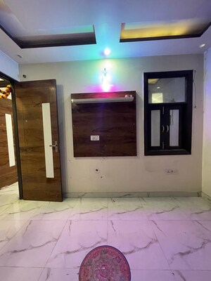 Room in 3 BHK Apartment at Sector 6 Dwarka – for Rent