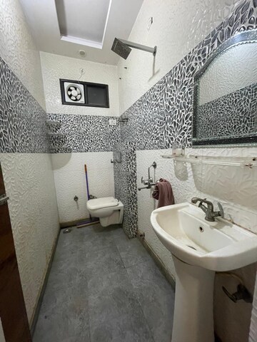 Bathroom in 3 BHK Apartment at Sector 6 Dwarka – for Rent