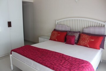 Bedroom in 4 BHK Apartment at Sudha Kalash, Malabar Hill – for Sale