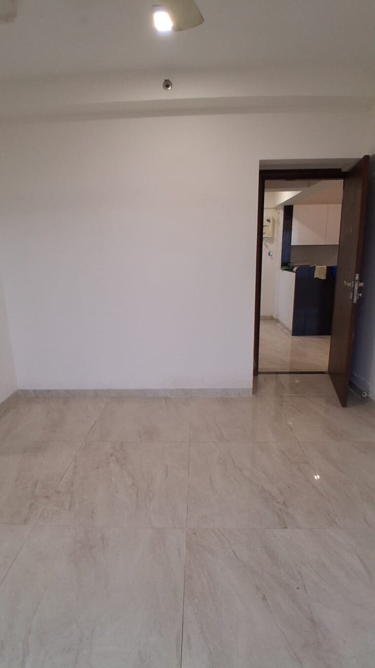 Room, malad east 2 Bedroom 600 Sq.Ft. Apartment In Malad East Mumbai 9261355