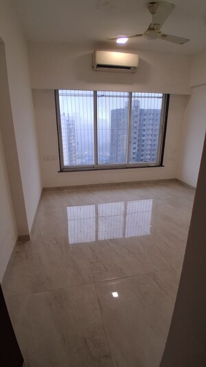 Room in 2 BHK Apartment at Malad East – for Rent