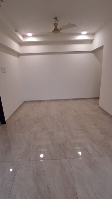 Room in 2 BHK Apartment at Malad East – for Rent