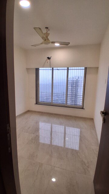 Room in 2 BHK Apartment at Malad East – for Rent
