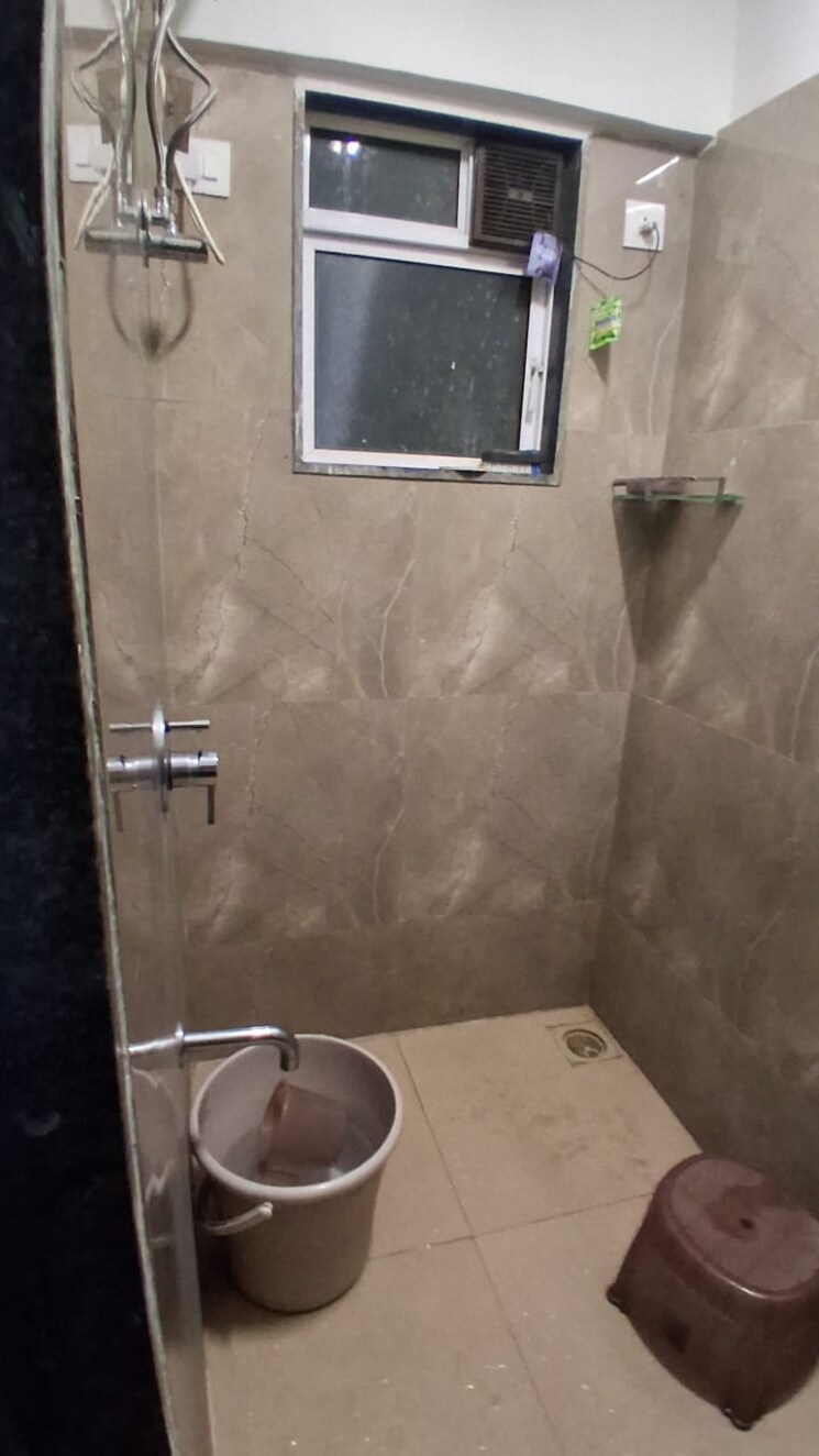 Bathroom, malad east 1 Bedroom 400 Sq.Ft. Apartment In Malad East Mumbai 9261364