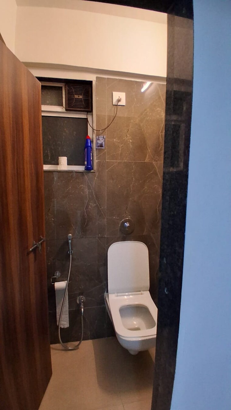Attached Bathroom, malad east 1 Bedroom 400 Sq.Ft. Apartment In Malad East Mumbai 9261364