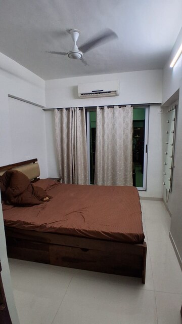 Bedroom in 1 BHK Apartment at Malad East – for Rent