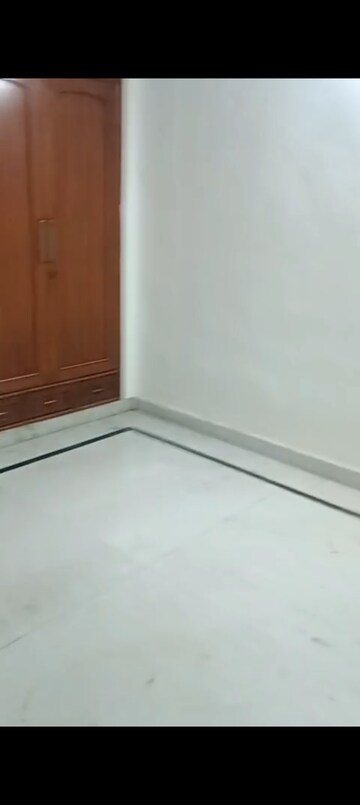 Room in 3 BHK Independent House at Sector 52 – for Rent