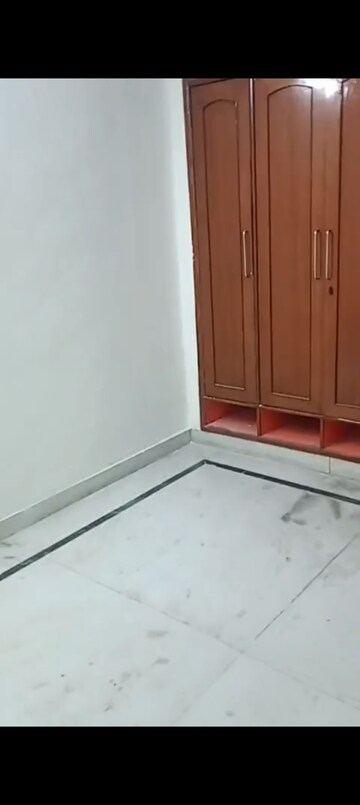 Room in 3 BHK Independent House at Sector 52 – for Rent