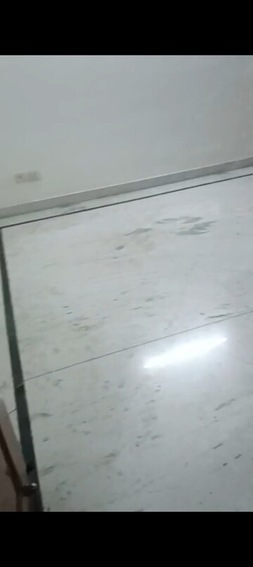 Room in 3 BHK Independent House at Sector 52 – for Rent