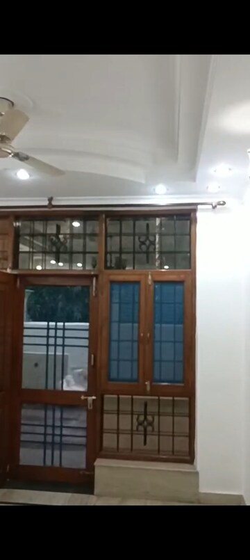 Room in 3 BHK Independent House at Sector 52 – for Rent